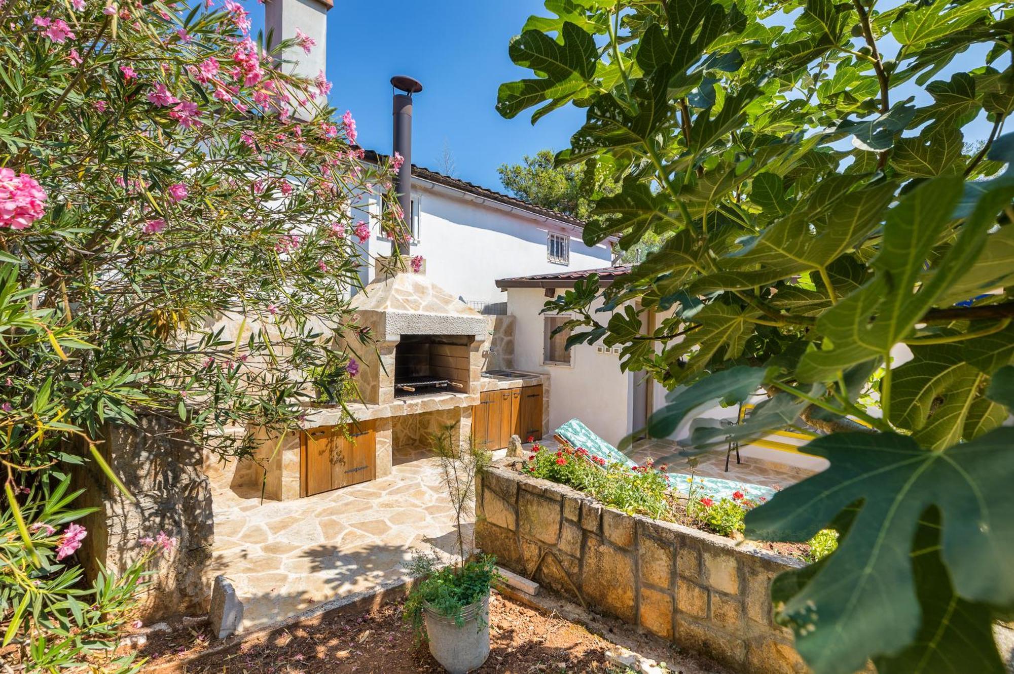 Casa De Flores, Ace Location - 100M From Bodinka Beach , Free Parking, Nature'S Heaven بيروغ المظهر الخارجي الصورة
