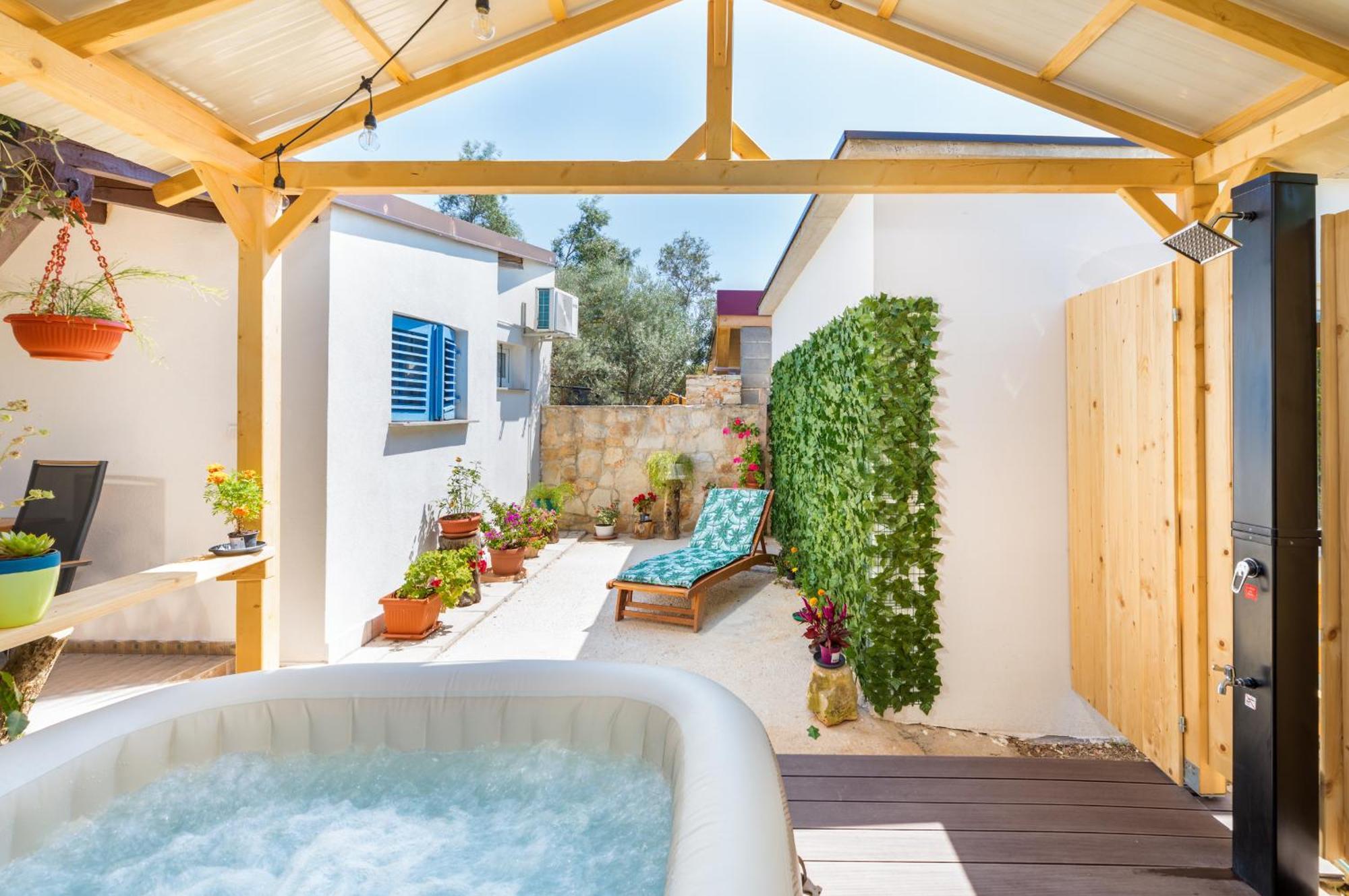 Casa De Flores, Ace Location - 100M From Bodinka Beach , Free Parking, Nature'S Heaven بيروغ المظهر الخارجي الصورة